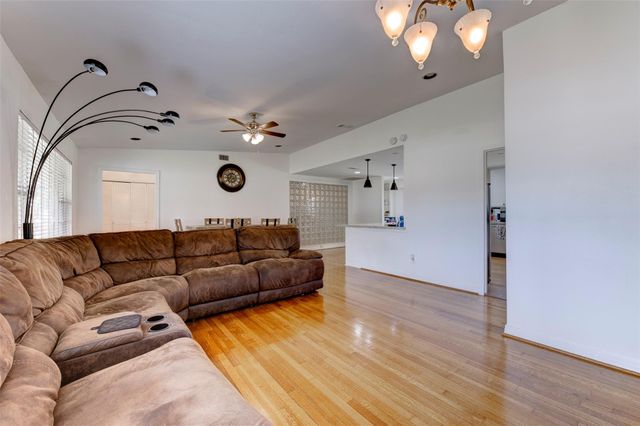 5518 Holly Street, Houston, TX 77081