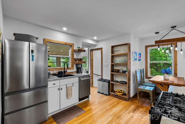 200 Aurora Drive, Asheville, NC 28805