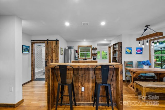 200 Aurora Drive, Asheville, NC 28805