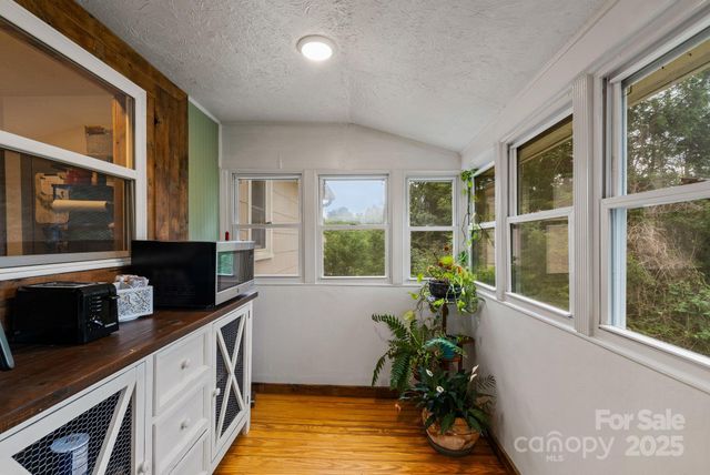 200 Aurora Drive, Asheville, NC 28805