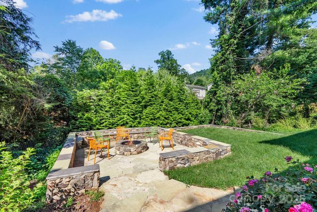 200 Aurora Drive, Asheville, NC 28805