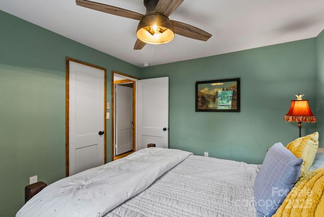 200 Aurora Drive, Asheville, NC 28805