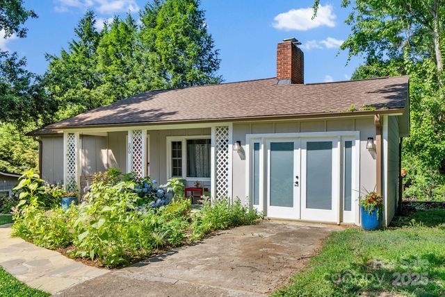 200 Aurora Drive, Asheville, NC 28805