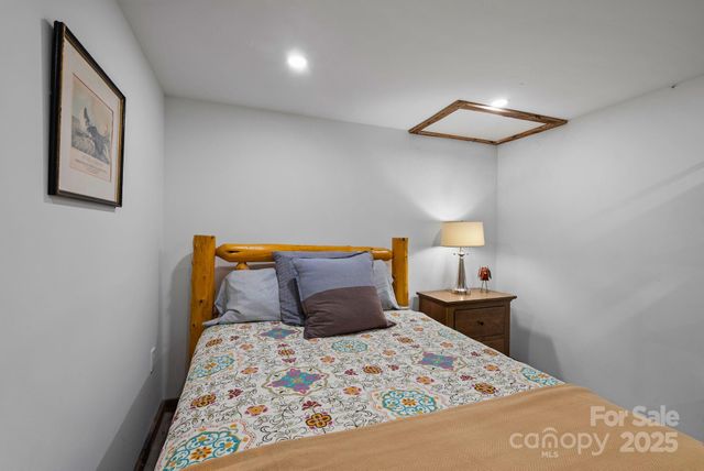 200 Aurora Drive, Asheville, NC 28805