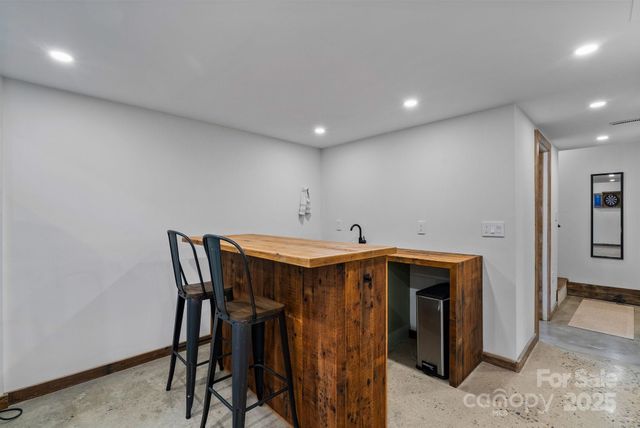 200 Aurora Drive, Asheville, NC 28805