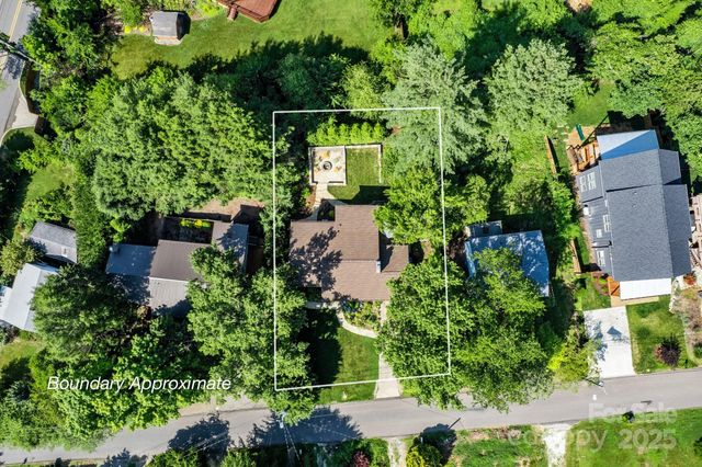 200 Aurora Drive, Asheville, NC 28805