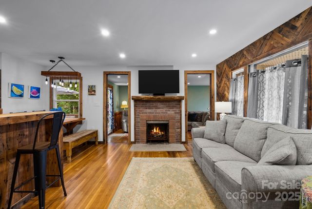 200 Aurora Drive, Asheville, NC 28805