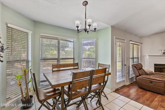 6108 Magnolia Lakes Drive, Olive Branch, MS 38654