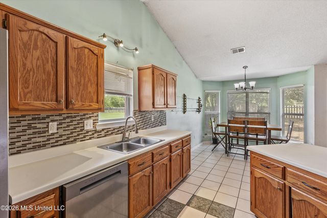 6108 Magnolia Lakes Drive, Olive Branch, MS 38654