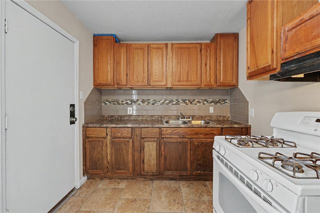 1705 Sycamore Pl, Corpus Christi, TX 78416