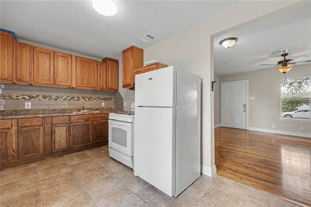 1705 Sycamore Pl, Corpus Christi, TX 78416