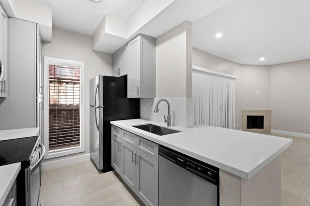 2300 Augusta Drive 37, Houston, TX 77057