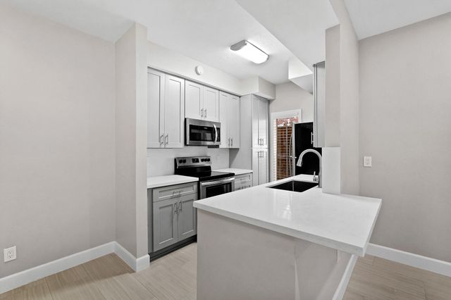 2300 Augusta Drive 37, Houston, TX 77057
