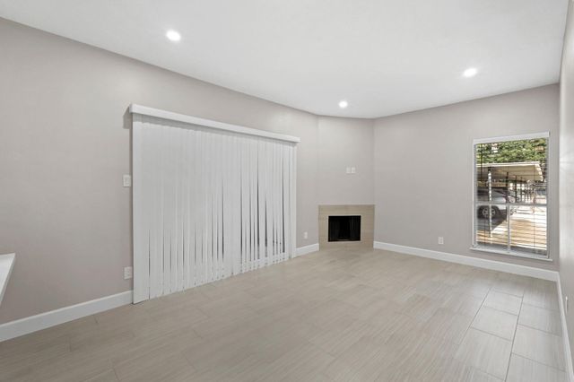 2300 Augusta Drive 37, Houston, TX 77057