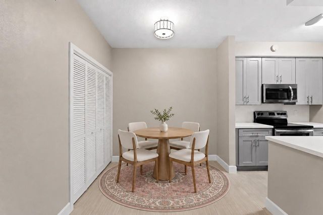 2300 Augusta Drive 37, Houston, TX 77057