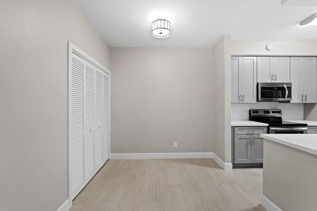 2300 Augusta Drive 37, Houston, TX 77057