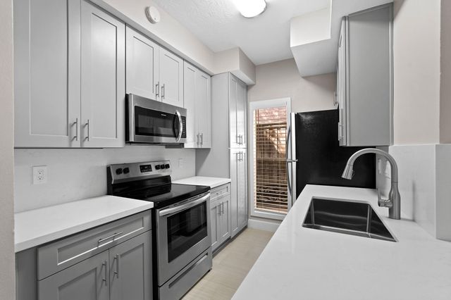 2300 Augusta Drive 37, Houston, TX 77057