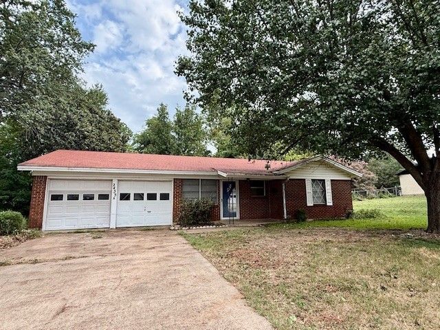 2455 Cypress Drive, Paris, TX 75460