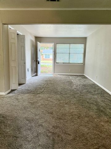 2455 Cypress Drive, Paris, TX 75460