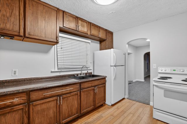 2533 S Washington Avenue, Lansing City, MI 48910