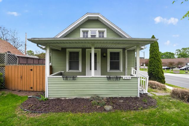 2533 S Washington Avenue, Lansing City, MI 48910