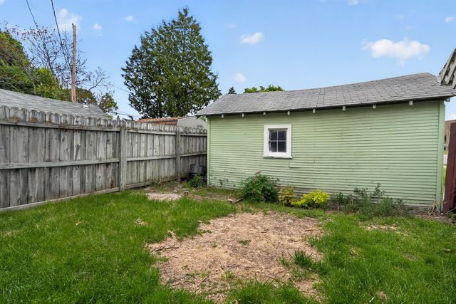 2533 S Washington Avenue, Lansing City, MI 48910