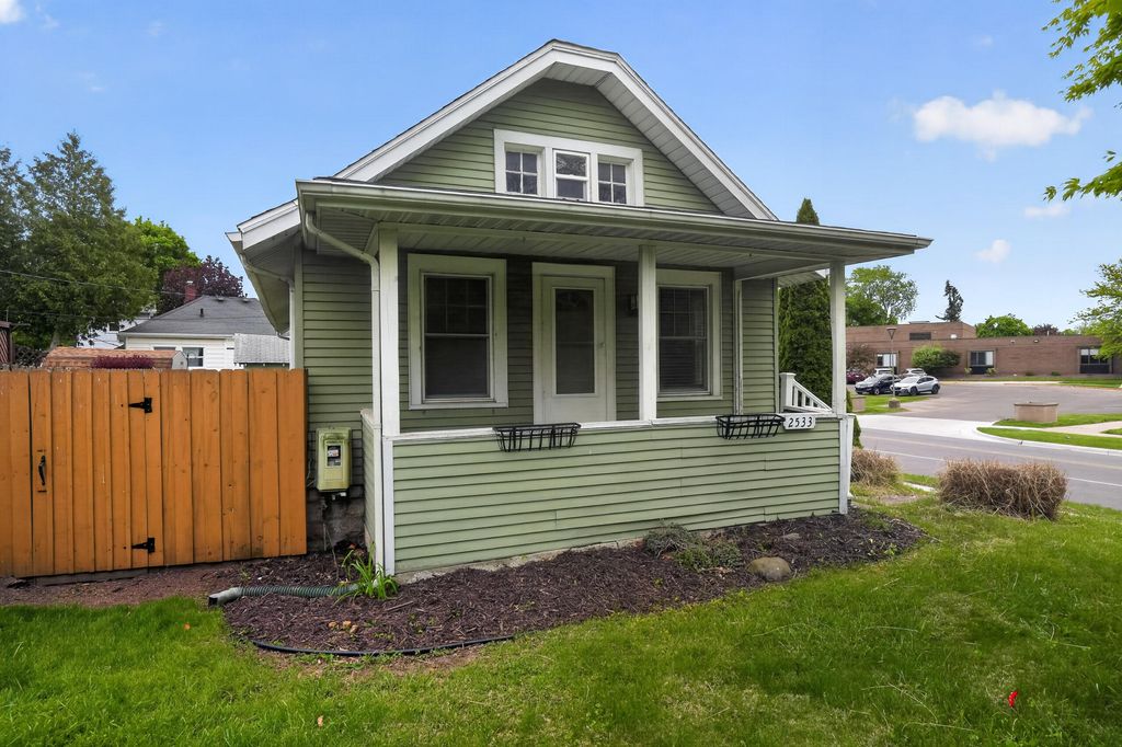 2533 S Washington Avenue, Lansing City, MI 48910