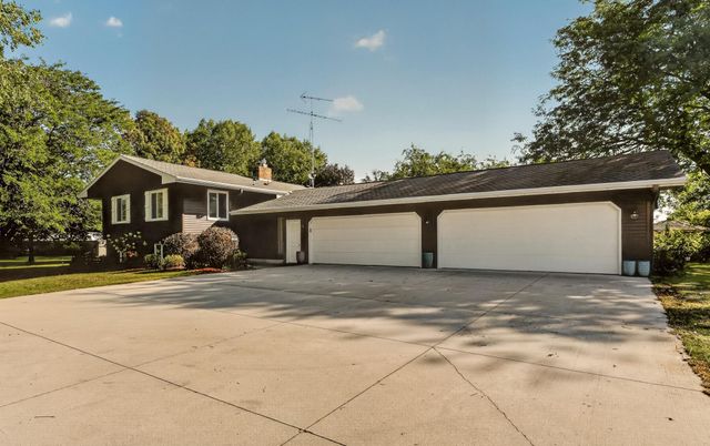 297 Majestic Road NW, Rochester, MN 55901