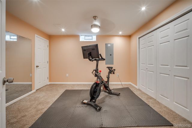 11226 Wilshire Drive, Shelby Charter Township, MI 48315