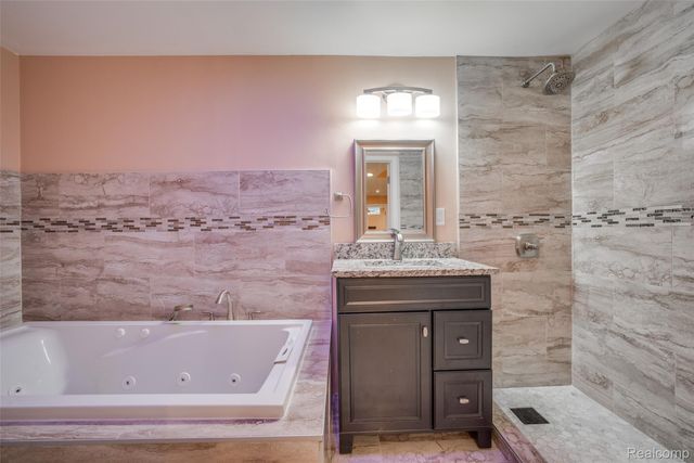 11226 Wilshire Drive, Shelby Charter Township, MI 48315