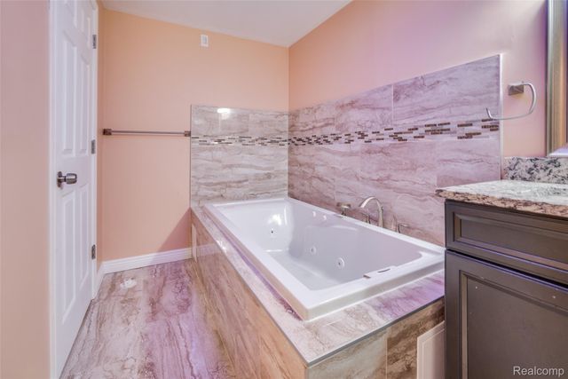 11226 Wilshire Drive, Shelby Charter Township, MI 48315