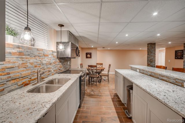 11226 Wilshire Drive, Shelby Charter Township, MI 48315