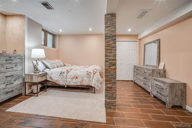 11226 Wilshire Drive, Shelby Charter Township, MI 48315