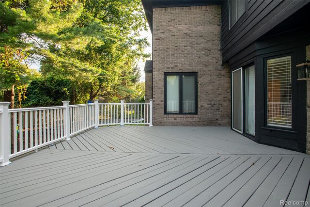 11226 Wilshire Drive, Shelby Charter Township, MI 48315