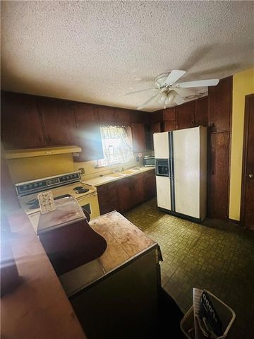 10601 E 33rd Terrace S, Independence, MO 64052