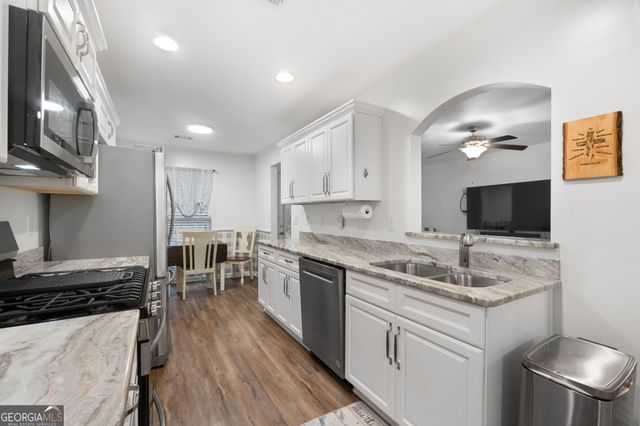 703 Grove Pointe Circle, Locust Grove, GA 30248