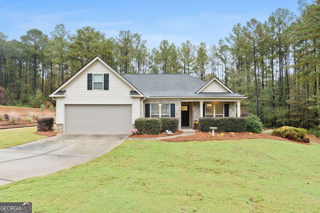 703 Grove Pointe Circle, Locust Grove, GA 30248