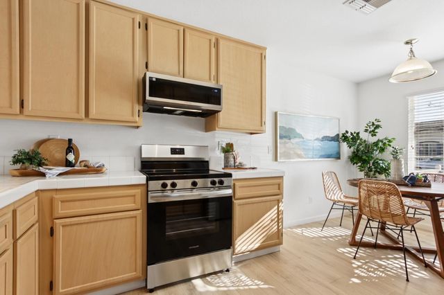 2345 Roualt St, Davis, CA 95618