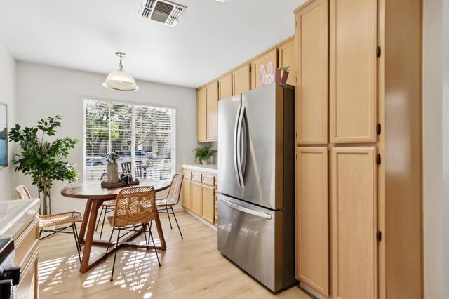 2345 Roualt St, Davis, CA 95618