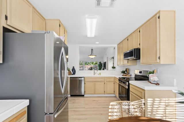 2345 Roualt St, Davis, CA 95618