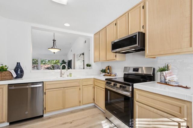 2345 Roualt St, Davis, CA 95618