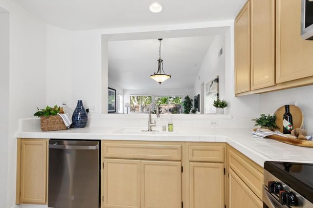 2345 Roualt St, Davis, CA 95618