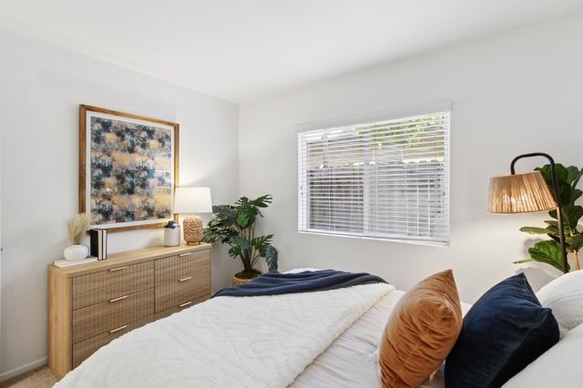 2345 Roualt St, Davis, CA 95618