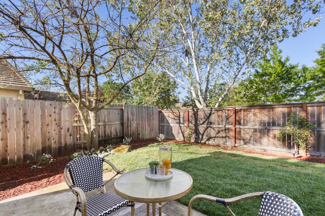 2345 Roualt St, Davis, CA 95618