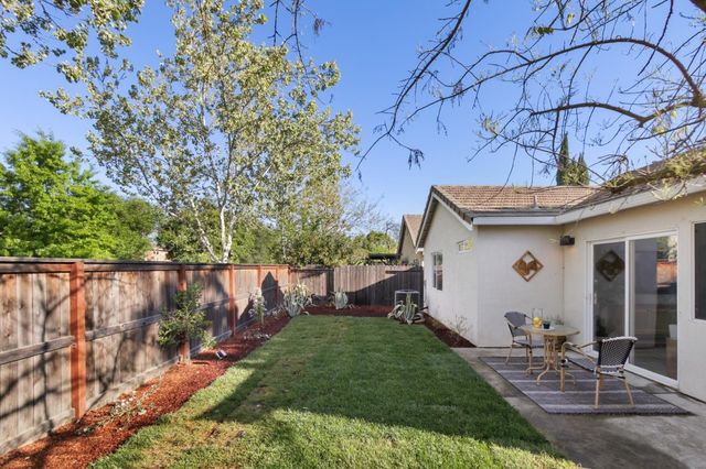 2345 Roualt St, Davis, CA 95618