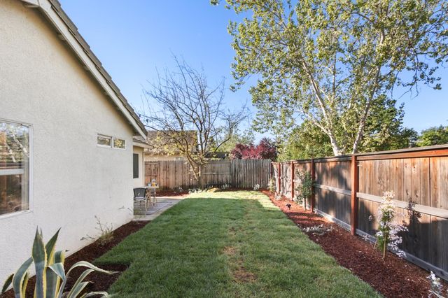 2345 Roualt St, Davis, CA 95618