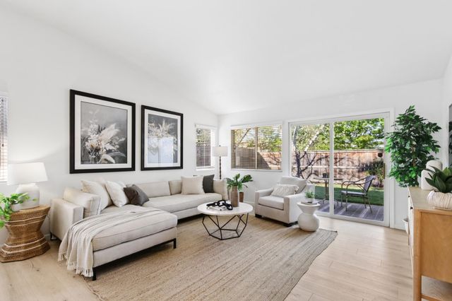 2345 Roualt St, Davis, CA 95618