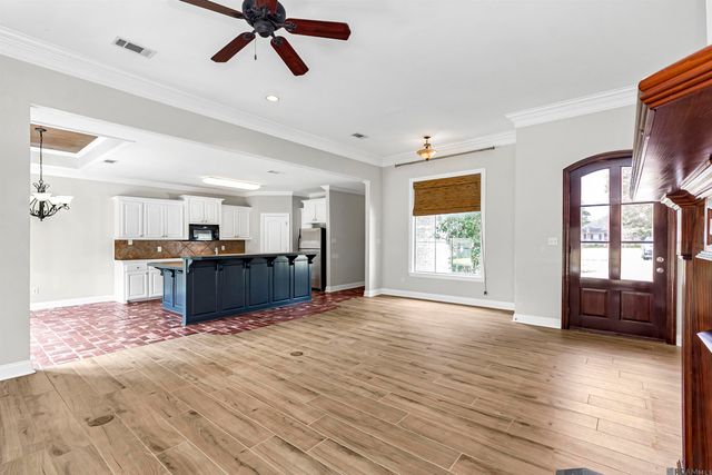 30680 Summer Run Ct, Denham Springs, LA 70726