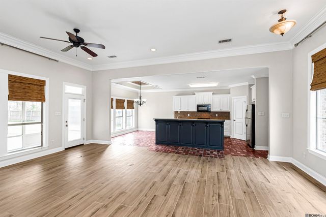 30680 Summer Run Ct, Denham Springs, LA 70726