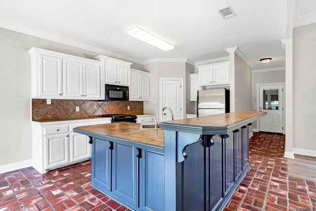 30680 Summer Run Ct, Denham Springs, LA 70726